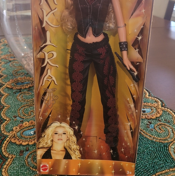 Latin Music Star Shakira Barbie Doll by Mattel New In Package (2002) Vintage - Picture 6 of 12